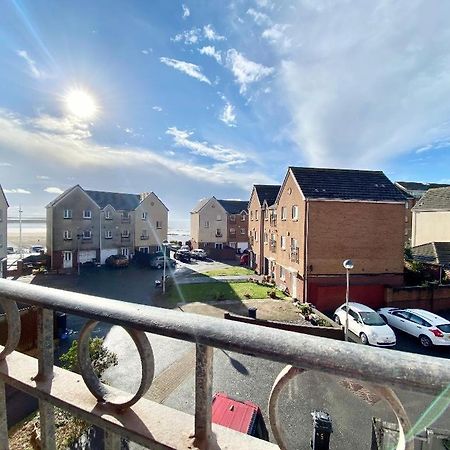 Sea Escape The Tardiis Beachfront Location Aberavon Beach Sea Views Driveway Parking Порт Толбът Екстериор снимка