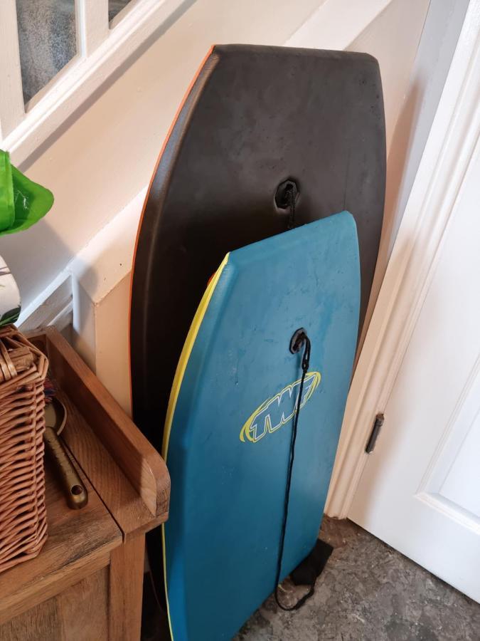 Sea Escape The Tardiis Beachfront Location Aberavon Beach Sea Views Driveway Parking Порт Толбът Екстериор снимка