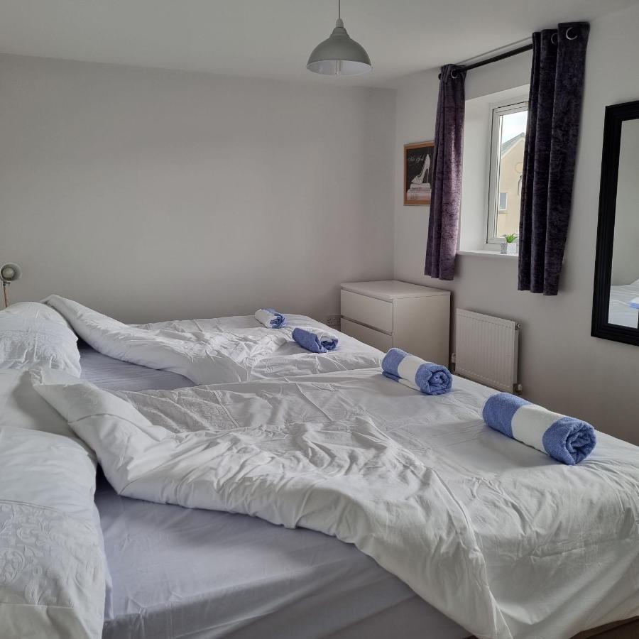 Sea Escape The Tardiis Beachfront Location Aberavon Beach Sea Views Driveway Parking Порт Толбът Екстериор снимка