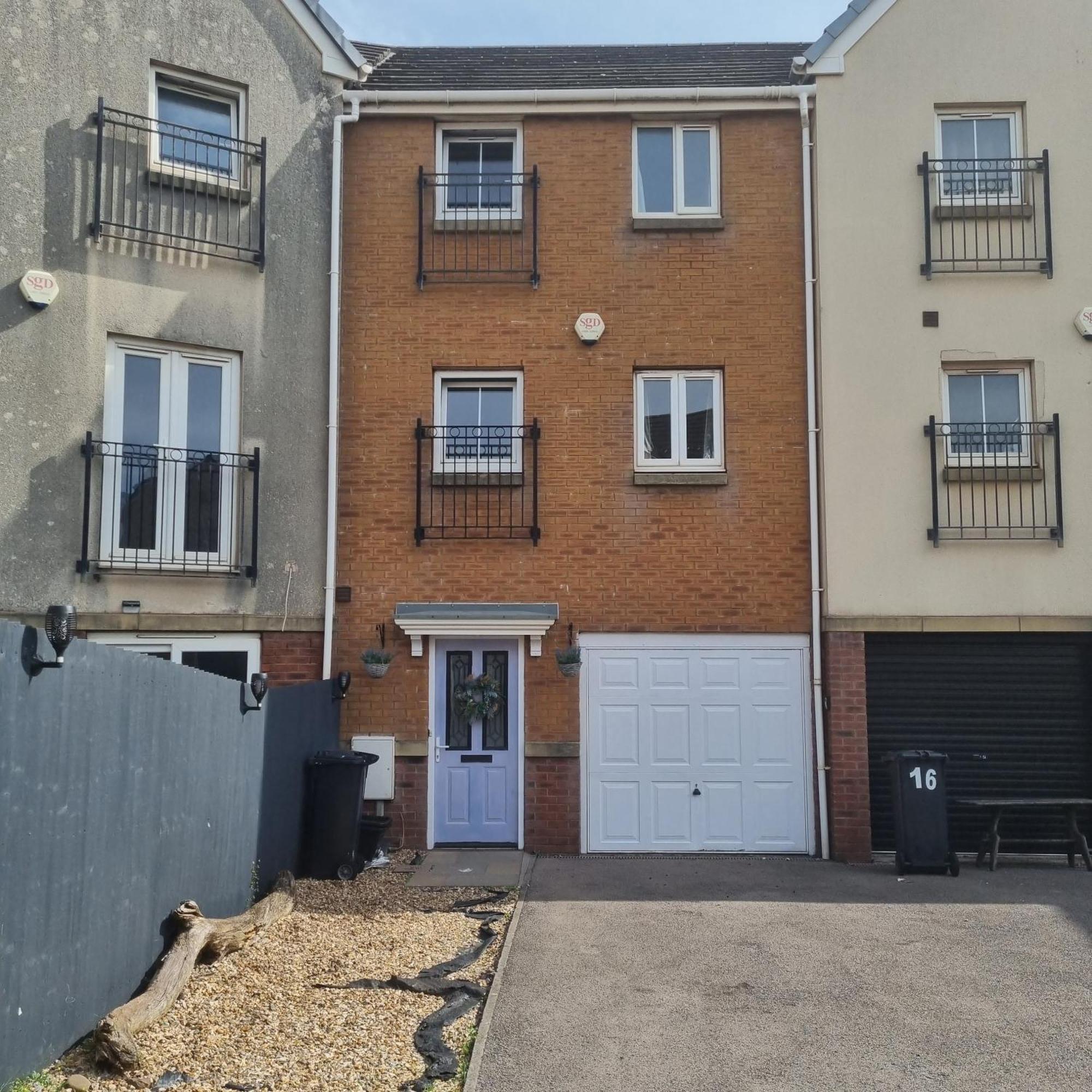 Sea Escape The Tardiis Beachfront Location Aberavon Beach Sea Views Driveway Parking Порт Толбът Екстериор снимка