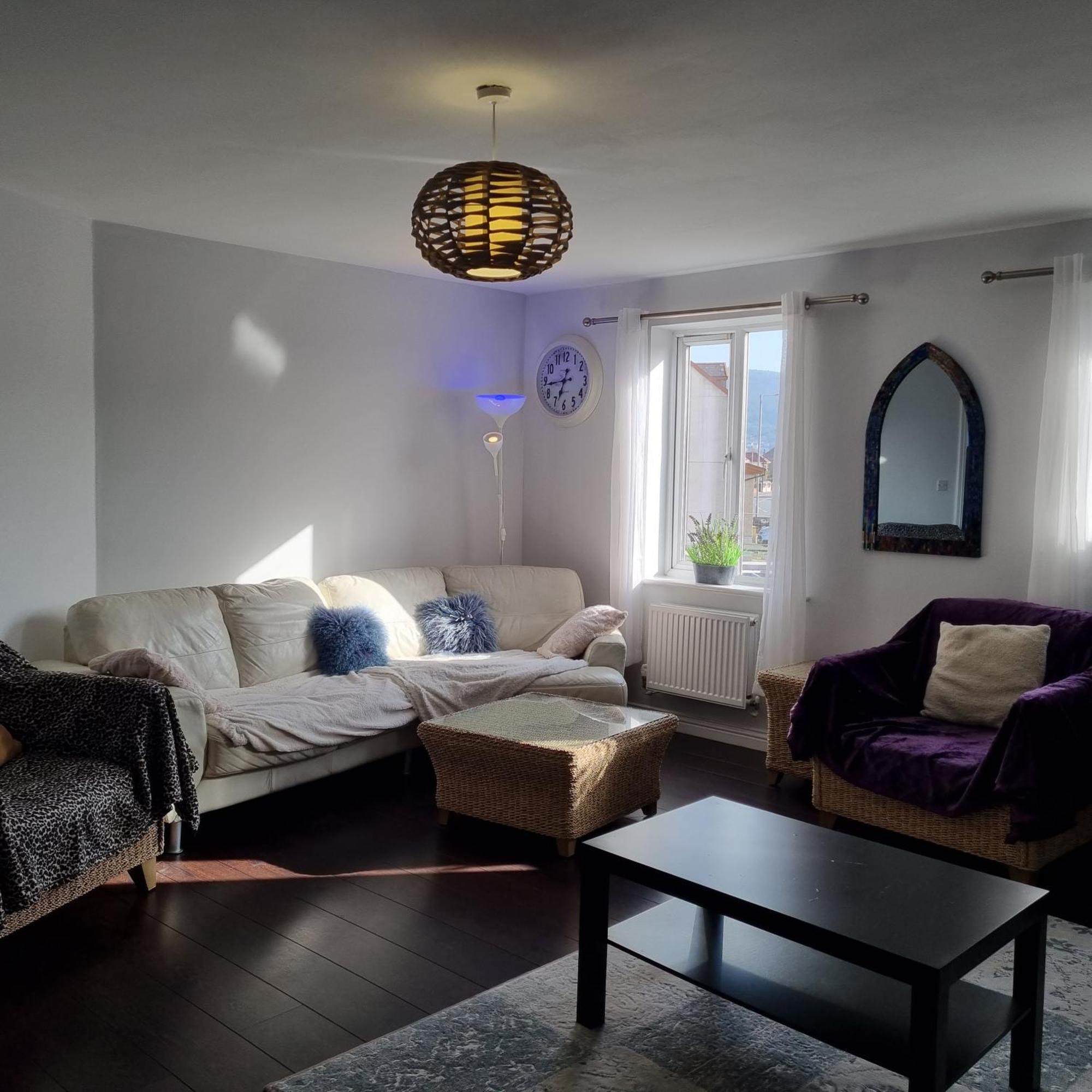 Sea Escape The Tardiis Beachfront Location Aberavon Beach Sea Views Driveway Parking Порт Толбът Екстериор снимка