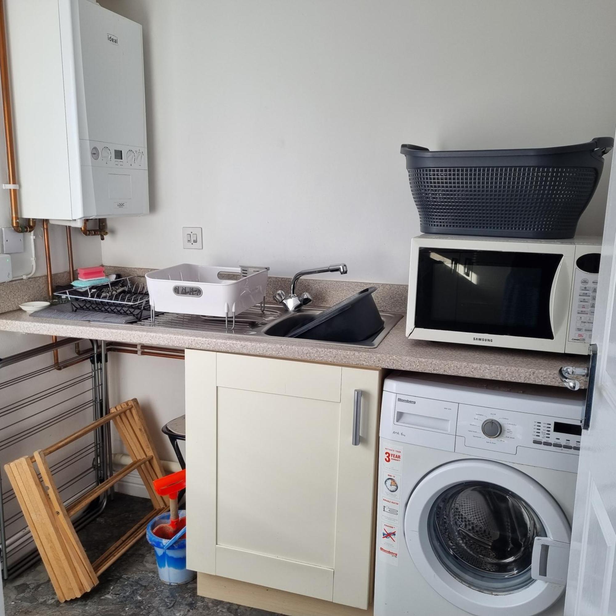Sea Escape The Tardiis Beachfront Location Aberavon Beach Sea Views Driveway Parking Порт Толбът Екстериор снимка