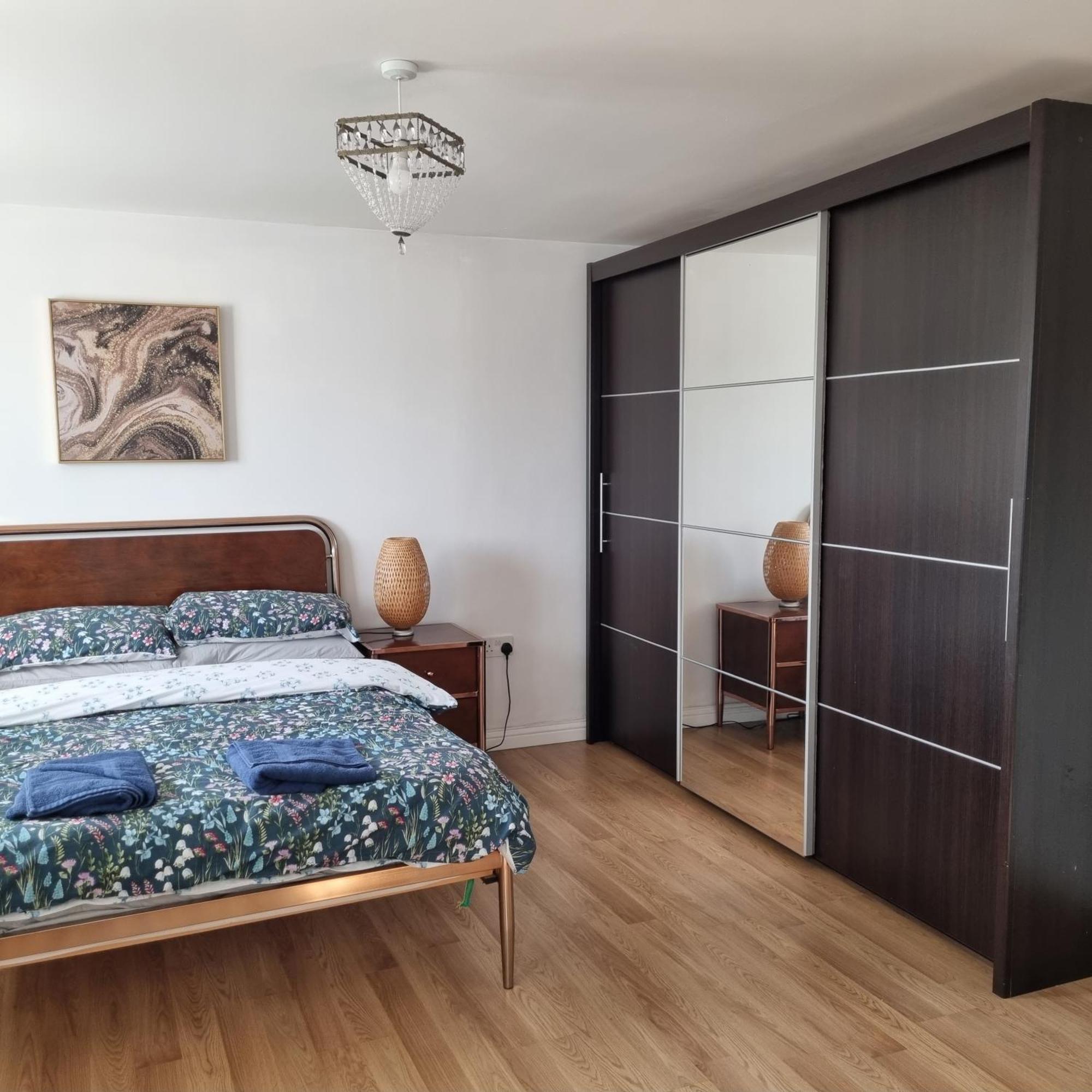 Sea Escape The Tardiis Beachfront Location Aberavon Beach Sea Views Driveway Parking Порт Толбът Екстериор снимка