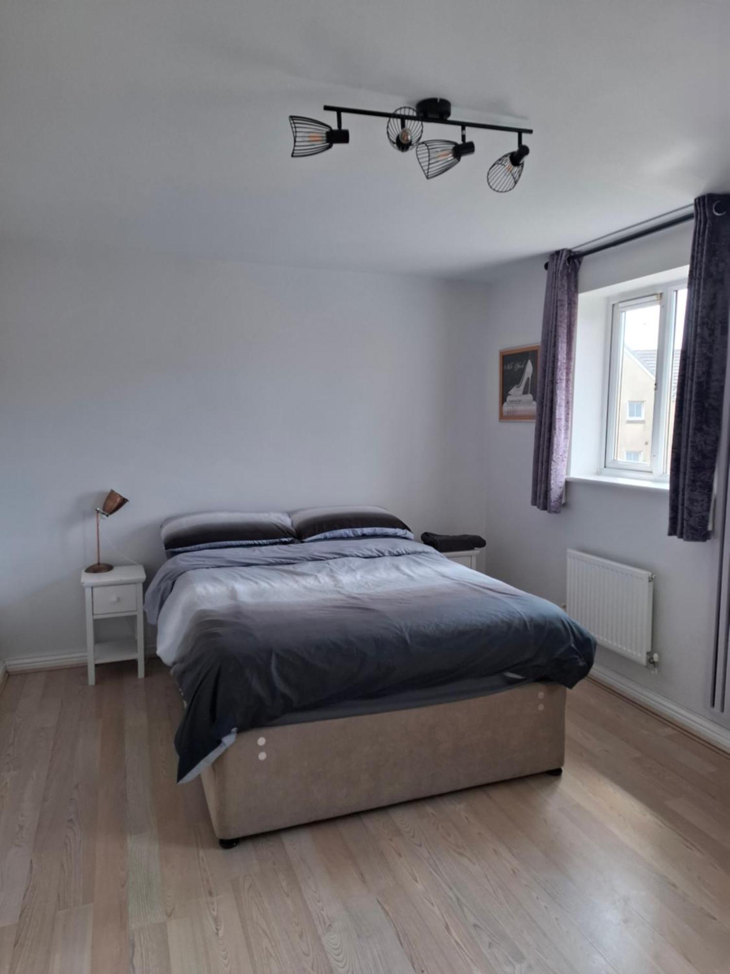 Sea Escape The Tardiis Beachfront Location Aberavon Beach Sea Views Driveway Parking Порт Толбът Екстериор снимка